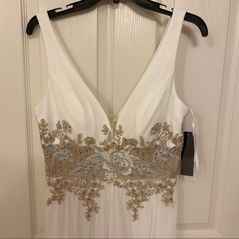 Betsy & Adam V-Neck Mesh-Waist Embroidered Chiffon Gown in White/Gold Size 4 - Picture 5 of 11